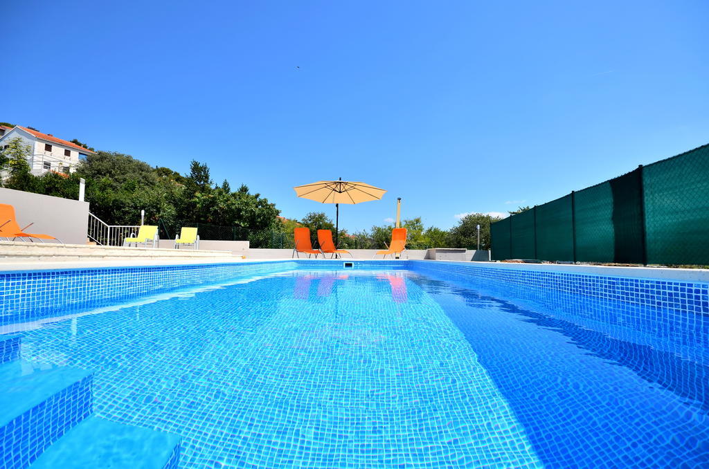 Bretia Apartments Сутиван Екстериор снимка