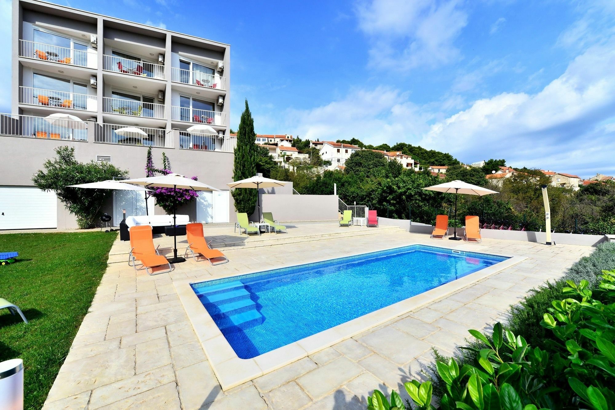 Bretia Apartments Сутиван Екстериор снимка